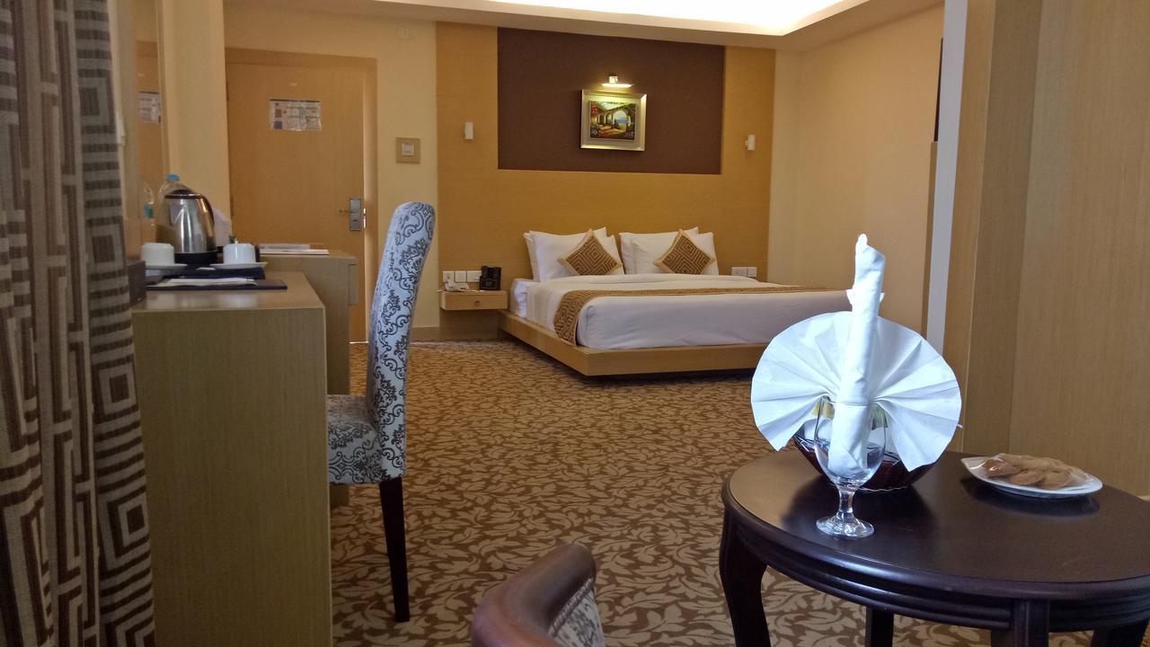 Hotel Patliputra Continental Patna  Bagian luar foto