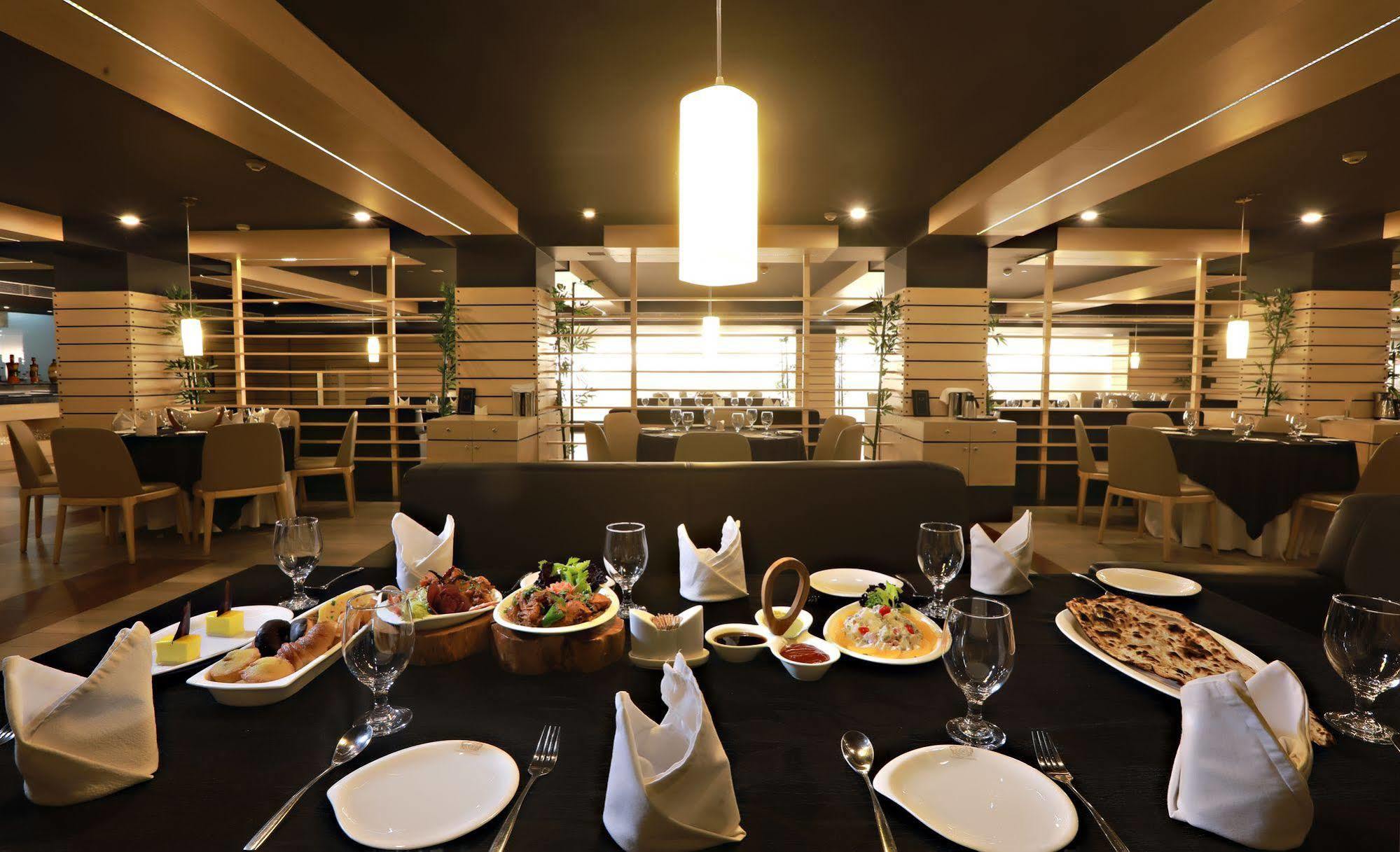 Hotel Patliputra Continental Patna  Bagian luar foto