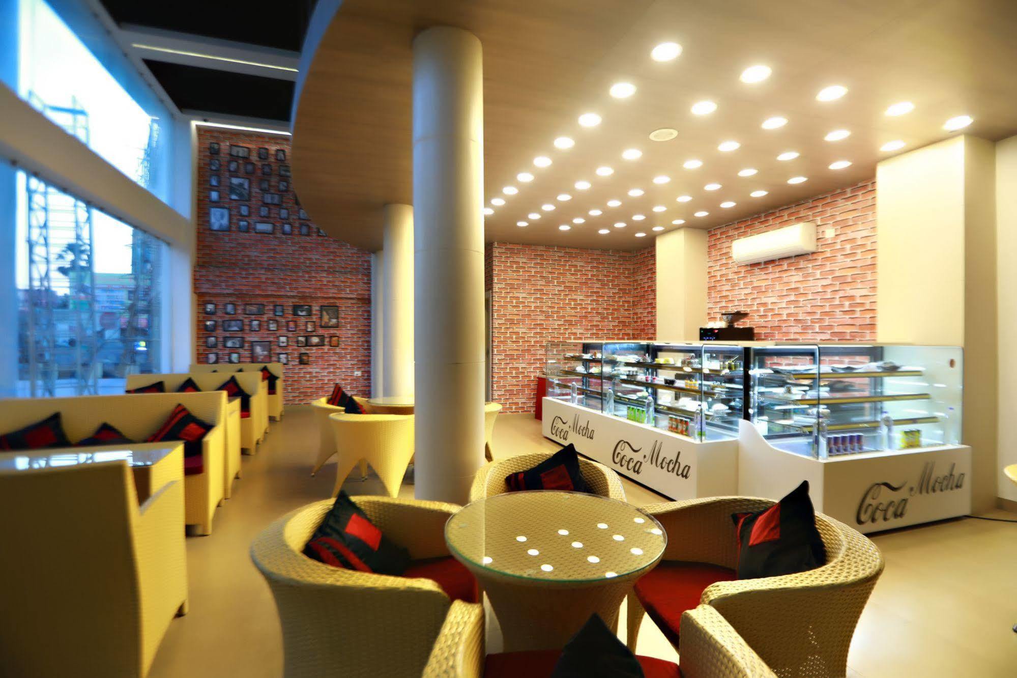 Hotel Patliputra Continental Patna  Bagian luar foto