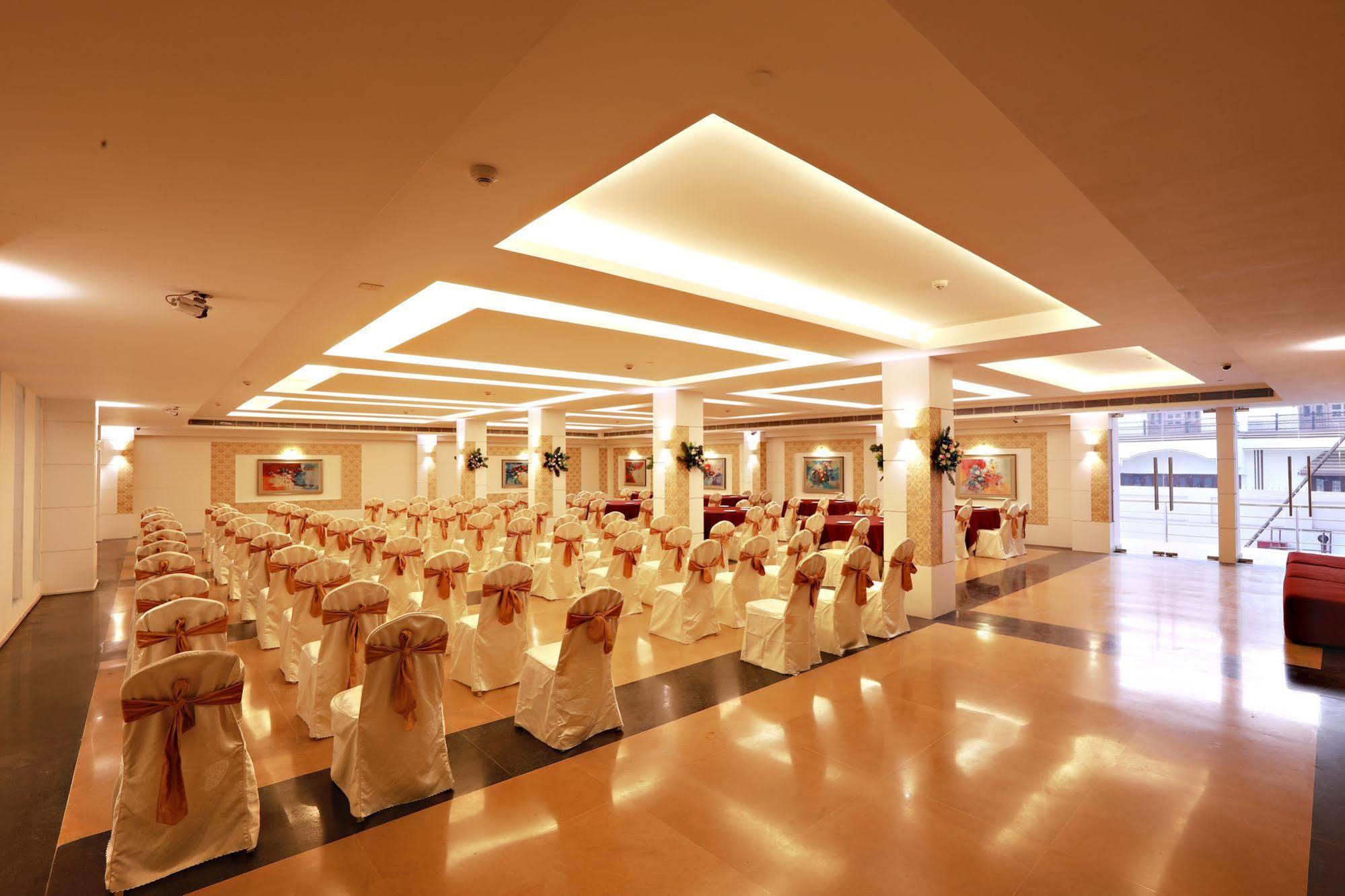 Hotel Patliputra Continental Patna  Bagian luar foto