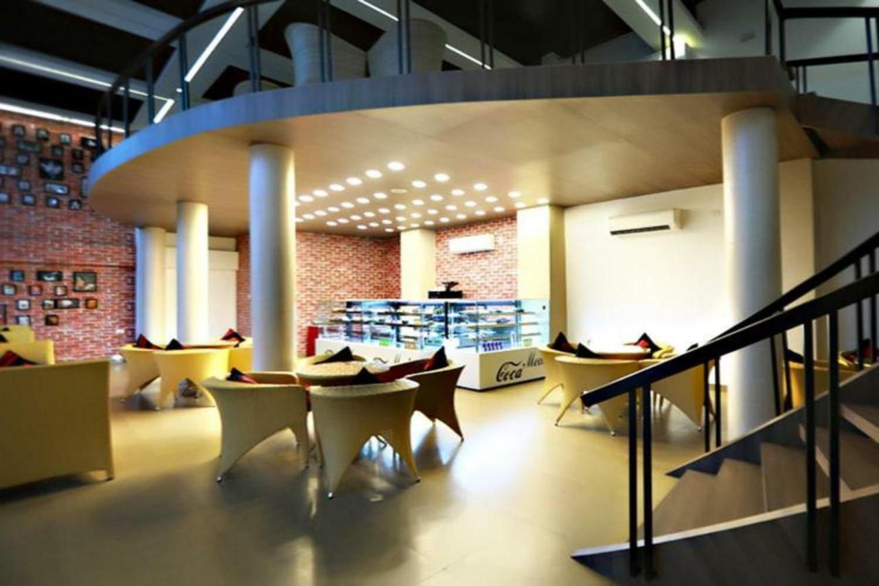 Hotel Patliputra Continental Patna  Bagian luar foto